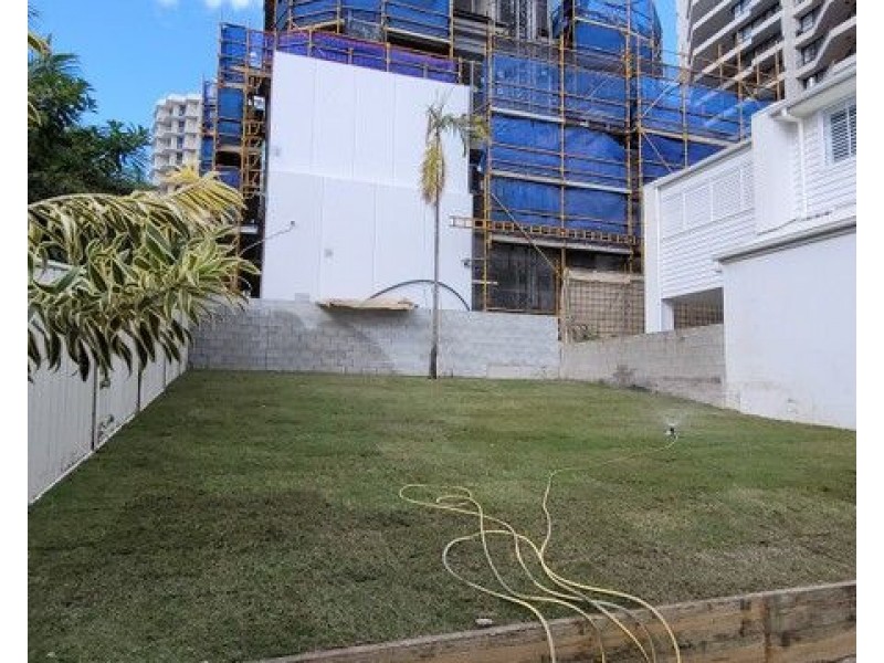 33 Pacific Street, Main Beach QLD 4217