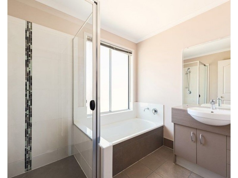 34 CORYMBIA CRESCENT, Anstead QLD 4070