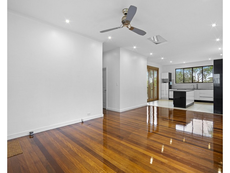 35 OATLAND CRESCENT, Holland Park West QLD 4121
