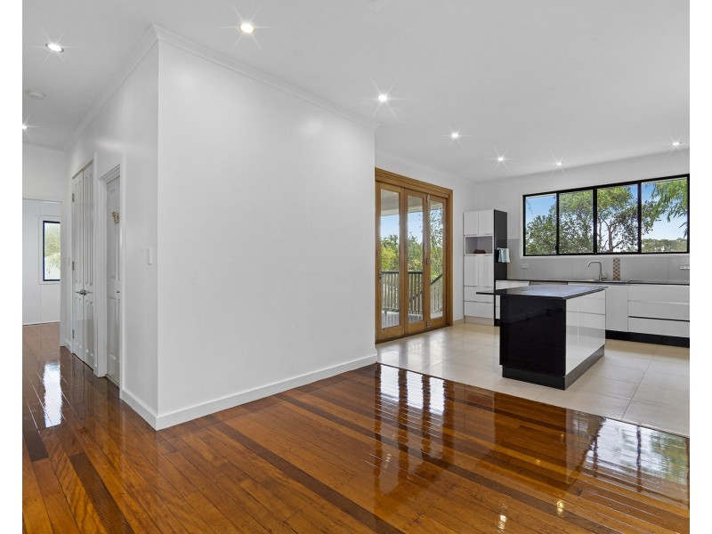35 OATLAND CRESCENT, Holland Park West QLD 4121