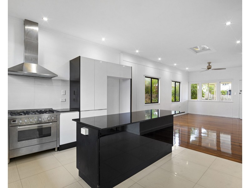 35 OATLAND CRESCENT, Holland Park West QLD 4121