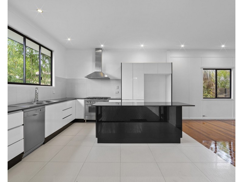 35 OATLAND CRESCENT, Holland Park West QLD 4121