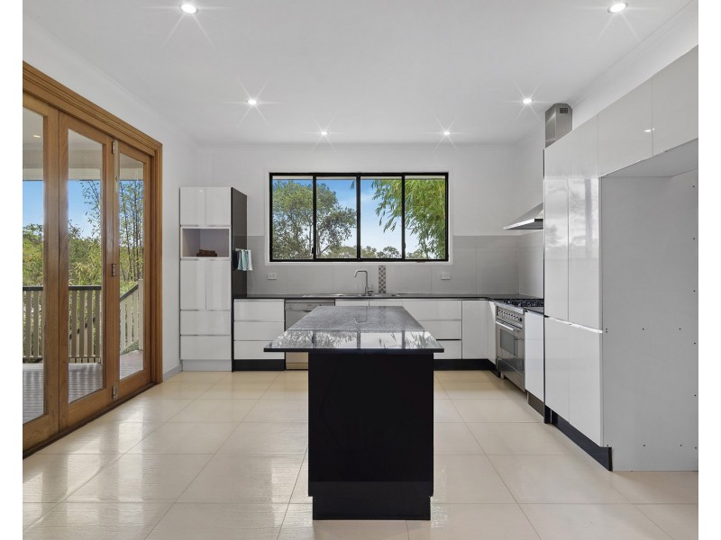 35 OATLAND CRESCENT, Holland Park West QLD 4121