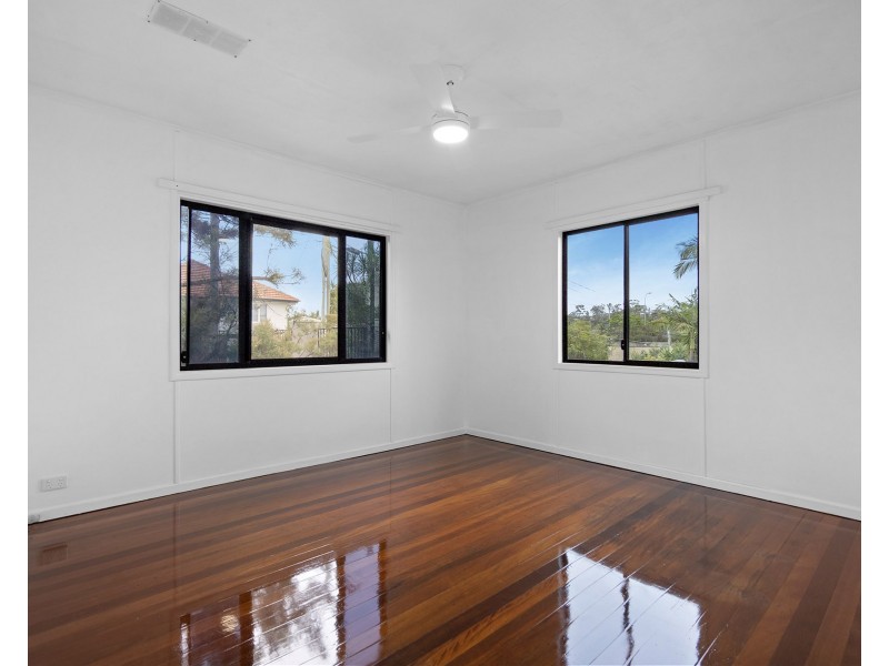 35 OATLAND CRESCENT, Holland Park West QLD 4121