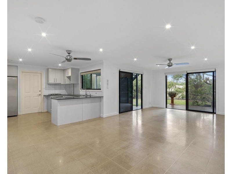35 OATLAND CRESCENT, Holland Park West QLD 4121