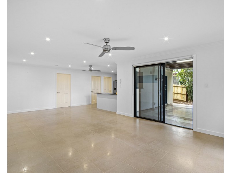35 OATLAND CRESCENT, Holland Park West QLD 4121