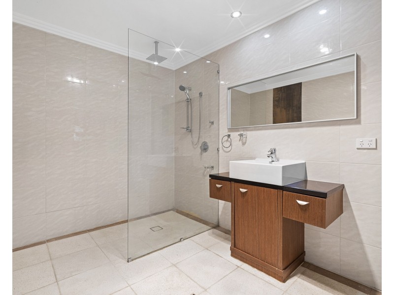 35 OATLAND CRESCENT, Holland Park West QLD 4121