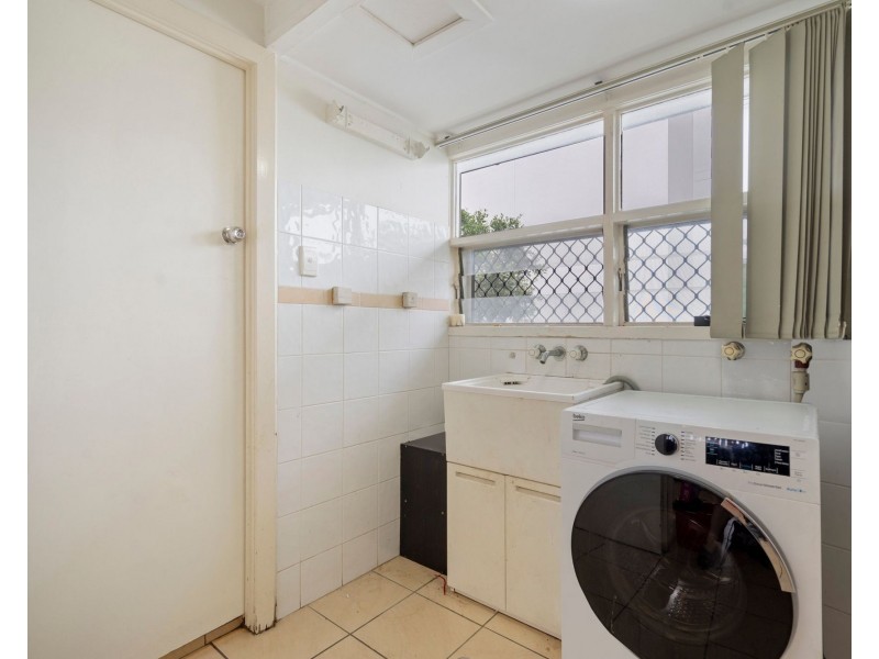 1/845 Logan Road, Holland Park West QLD 4121