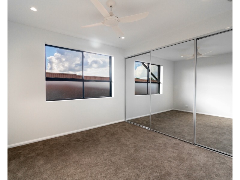 2/25 VICTORIA TERRACE, Annerley QLD 4103