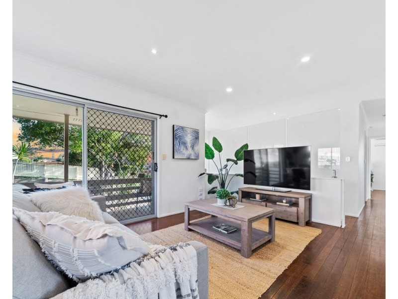 22 CLARINDA AVENUE, Springwood QLD 4127