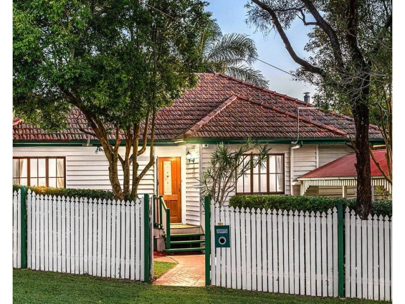 15 Navy Street, Holland Park West QLD 4121