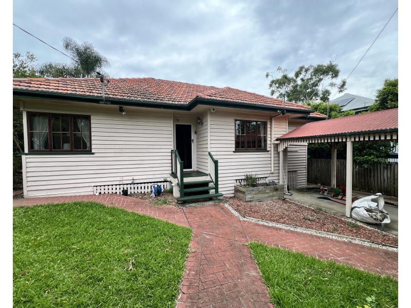 15 Navy Street, Holland Park West QLD 4121