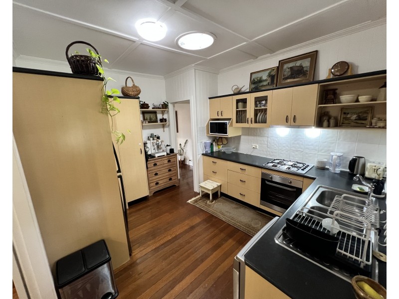 15 Navy Street, Holland Park West QLD 4121