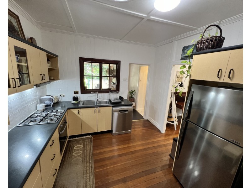 15 Navy Street, Holland Park West QLD 4121