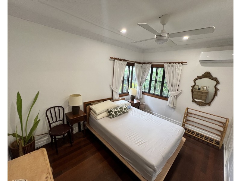 15 Navy Street, Holland Park West QLD 4121