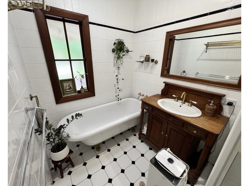 15 Navy Street, Holland Park West QLD 4121