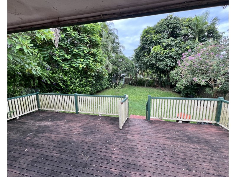 15 Navy Street, Holland Park West QLD 4121