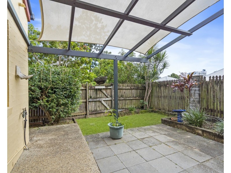 1/18 LOCKHART STREET, Woolloongabba QLD 4102