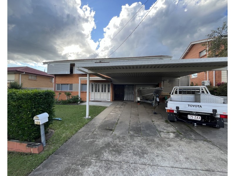 208 BROADWATER ROAD, Mansfield QLD 4122