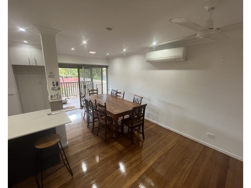 208 BROADWATER ROAD, Mansfield QLD 4122