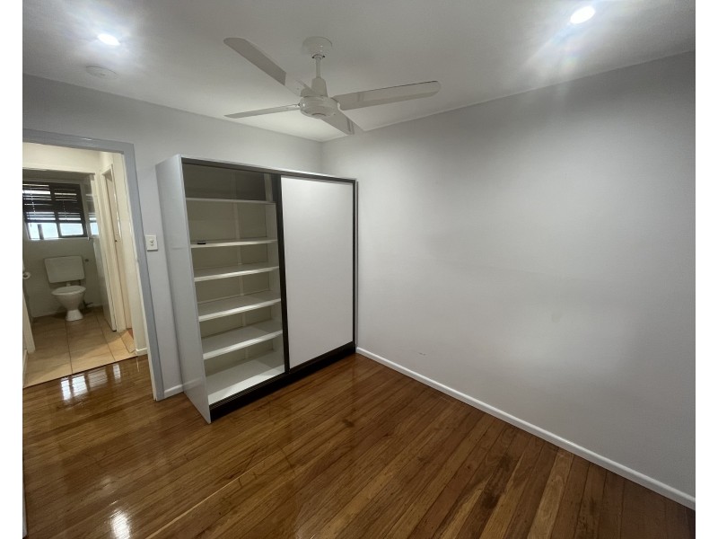 208 BROADWATER ROAD, Mansfield QLD 4122