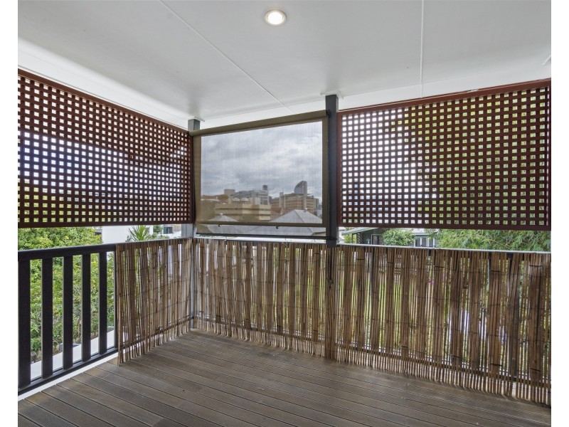 1/18 Lockhart Street, Woolloongabba QLD 4102