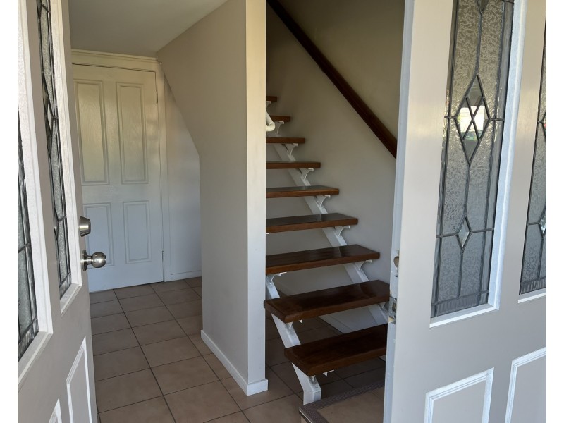 208 BROADWATER ROAD, Mansfield QLD 4122