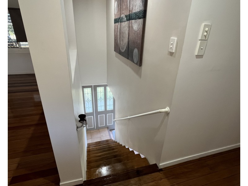 208 BROADWATER ROAD, Mansfield QLD 4122