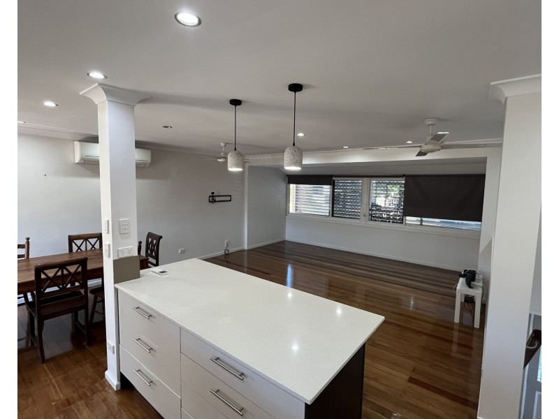 208 BROADWATER ROAD, Mansfield QLD 4122