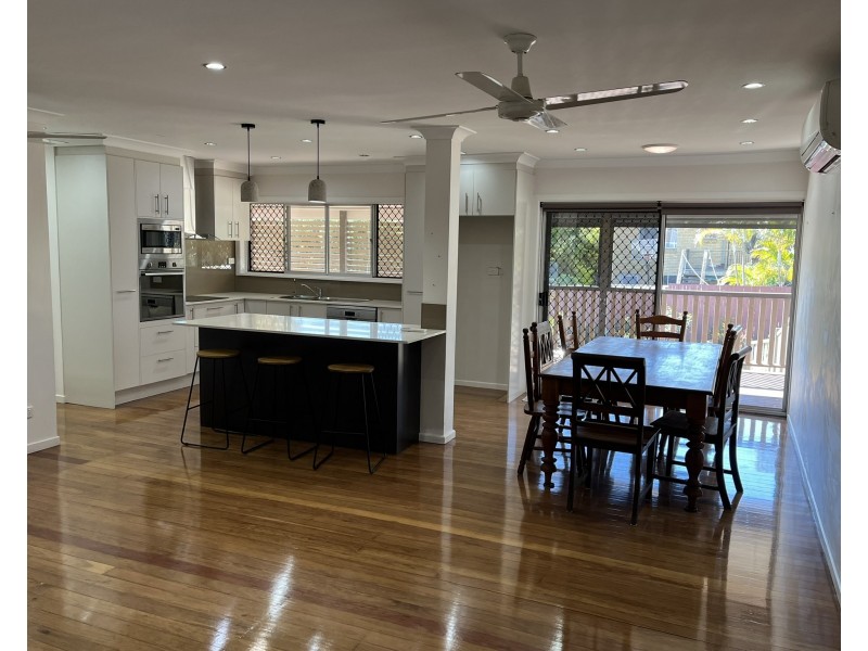 208 BROADWATER ROAD, Mansfield QLD 4122