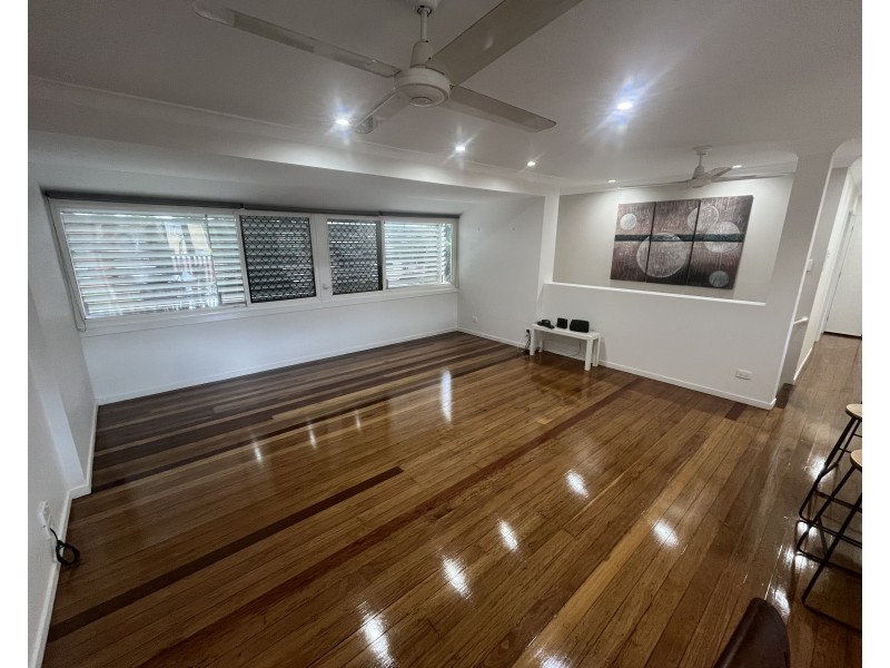 208 BROADWATER ROAD, Mansfield QLD 4122