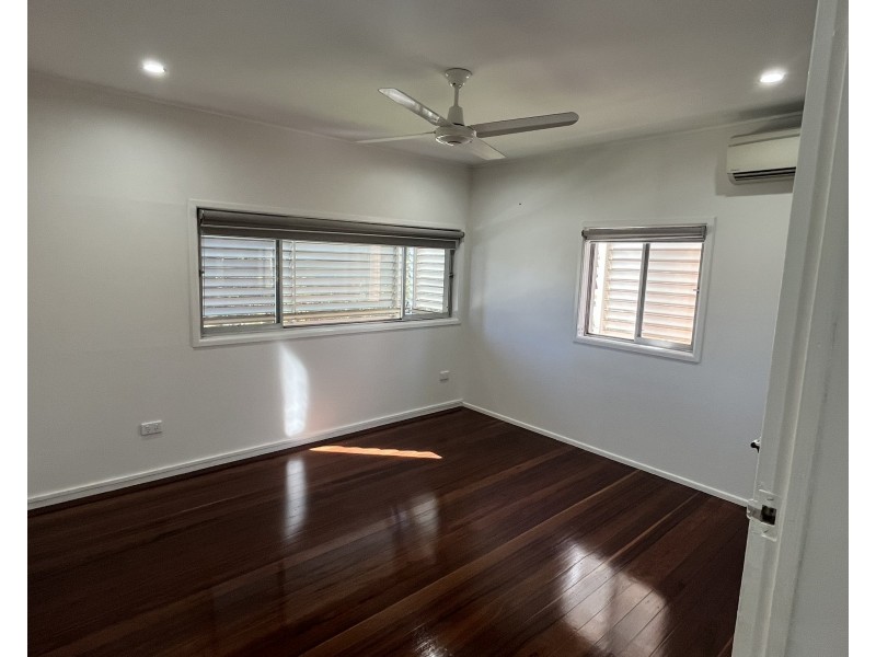 208 BROADWATER ROAD, Mansfield QLD 4122