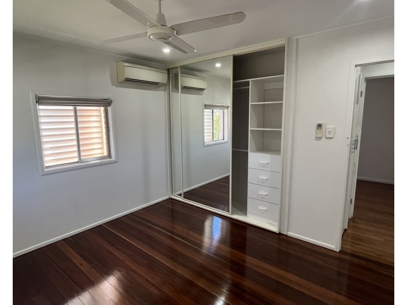 208 BROADWATER ROAD, Mansfield QLD 4122