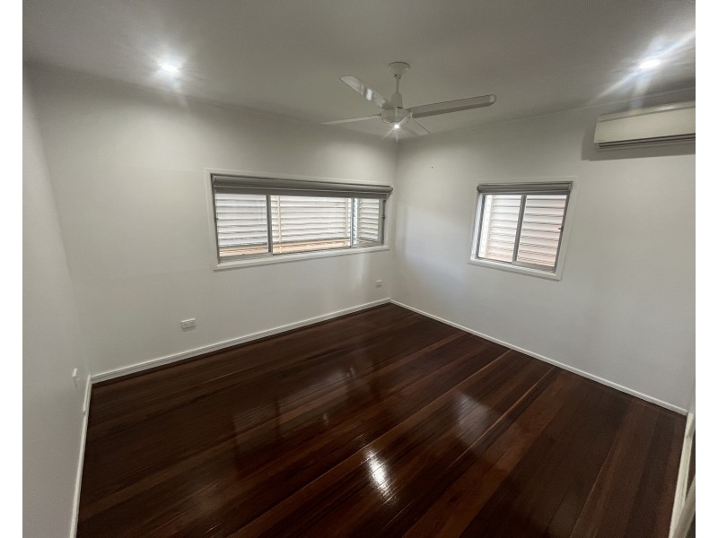 208 BROADWATER ROAD, Mansfield QLD 4122