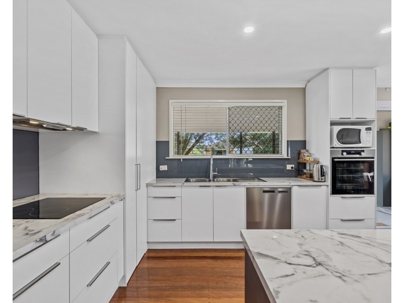 8 COLOMBO STREET, Wishart QLD 4122