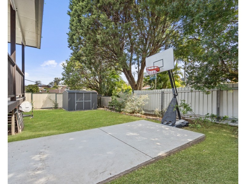 8 COLOMBO STREET, Wishart QLD 4122