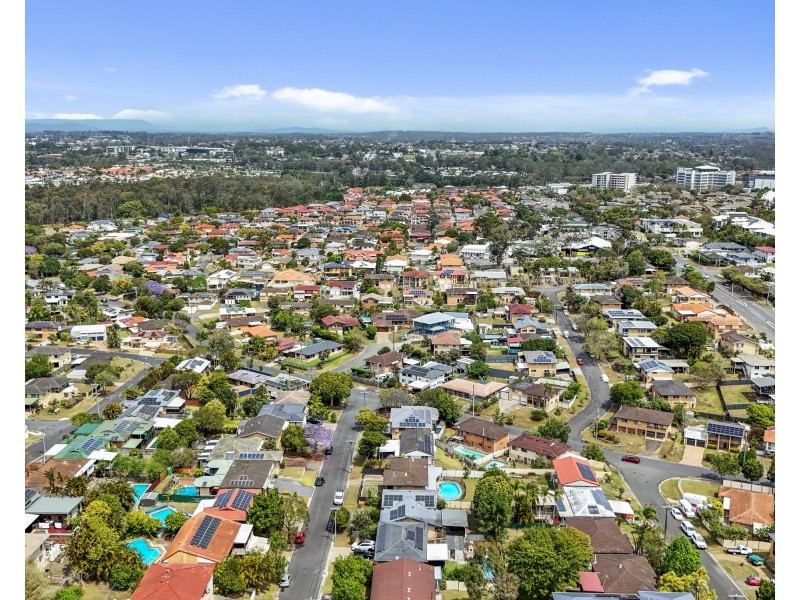 8 COLOMBO STREET, Wishart QLD 4122