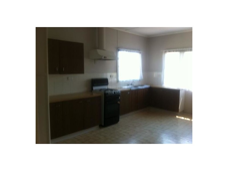 2/247 Warwick Road, Churchill QLD 4305