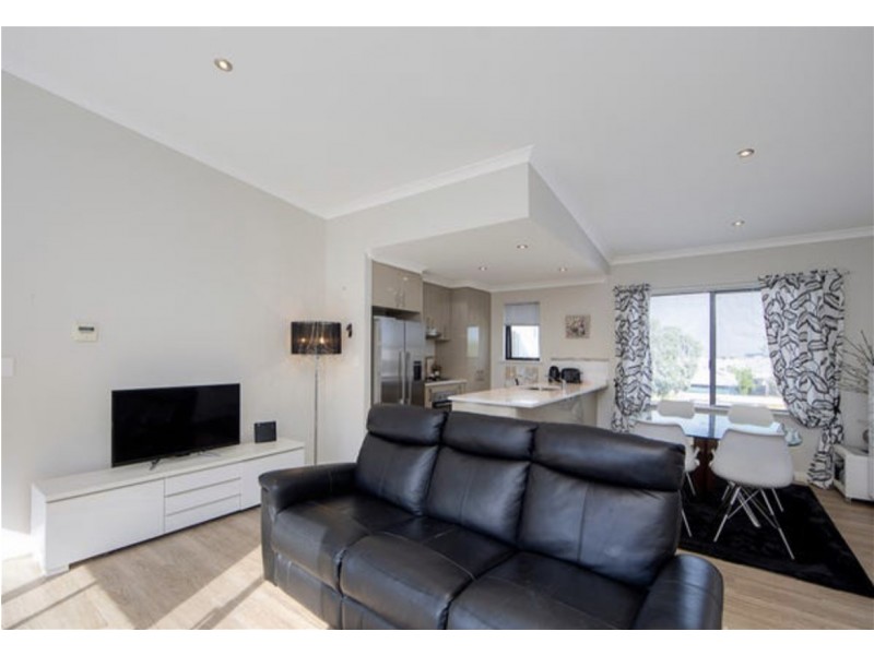 9/99 Bordeaux Lane, Ellenbrook WA 6069