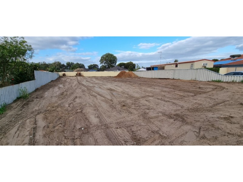 4 Volga Place, Greenfields WA 6210