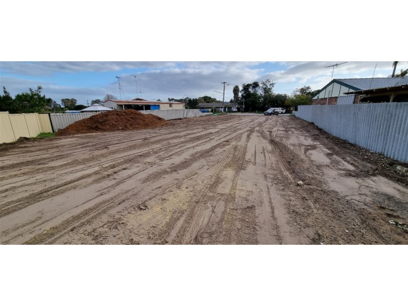 4 Volga Place, Greenfields WA 6210