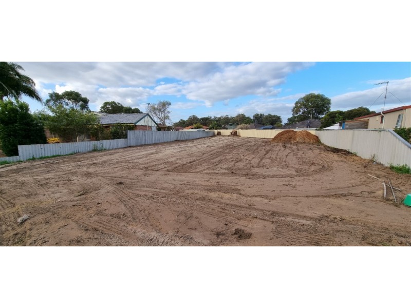 4 Volga Place, Greenfields WA 6210