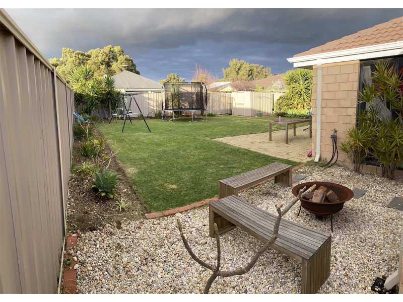 39 Brittain Road, Wattle Grove WA 6107