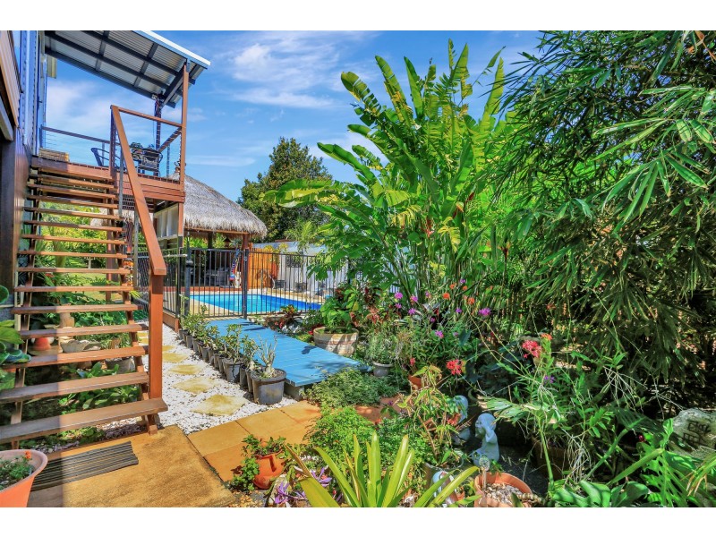 6 Barellan Parade, Qunaba QLD 4670