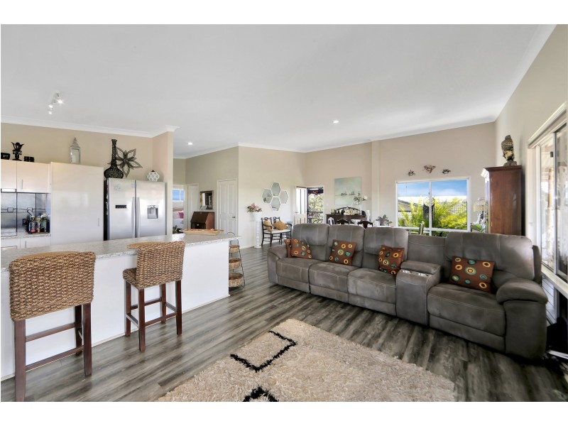 6 Barellan Parade, Qunaba QLD 4670