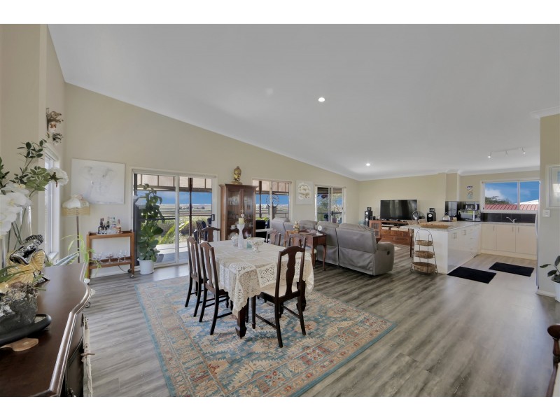 6 Barellan Parade, Qunaba QLD 4670