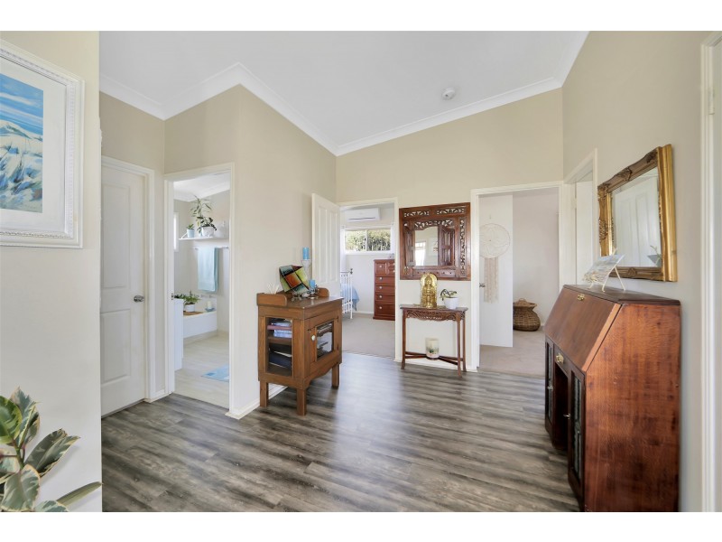 6 Barellan Parade, Qunaba QLD 4670