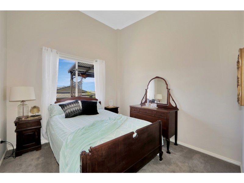 6 Barellan Parade, Qunaba QLD 4670