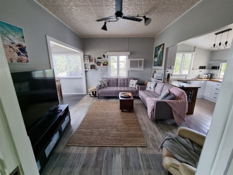 25 Pelican Street, Collinsville QLD 4804