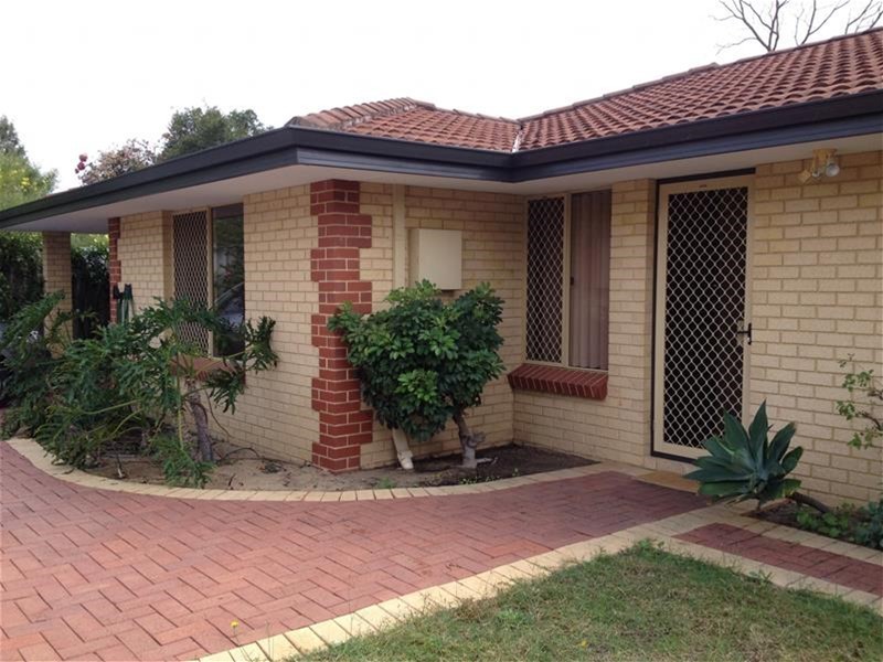 32B Rennie Cres, Hilton WA 6163